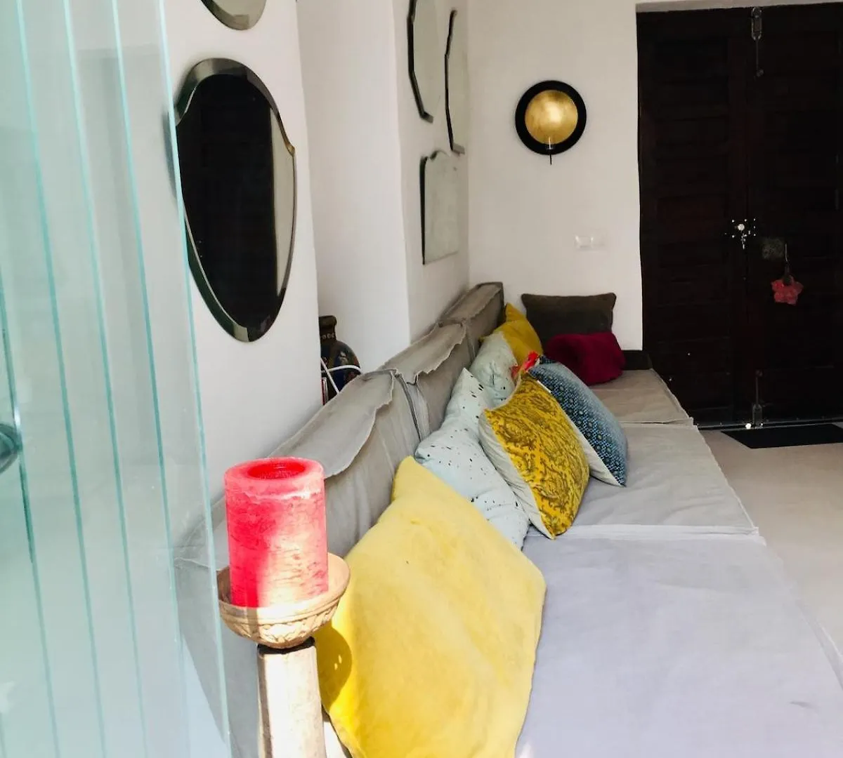Сasa de vacaciones Unique Townhouse With Rooftop Pool Estepona